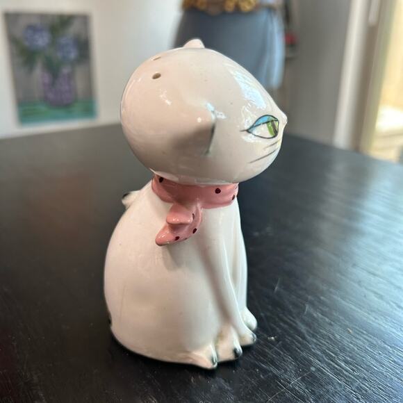 Chic White Ceramic Cat - VTG - One cat Only- nose chip- some wear MCM Kitty - Picture 4 of 5